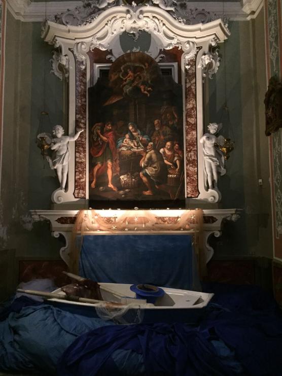 Scena natalizia all'interno della chiesa parrocchiale