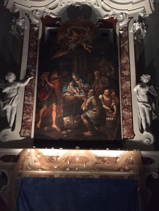 Scena natalizia all'interno della chiesa parrocchiale