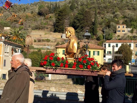 Festa di San Tommaso Apostolo (18 Dicembre 2016): S. Messa solenne celebrata dal parroco e processione con il busto reliquiario del Santo